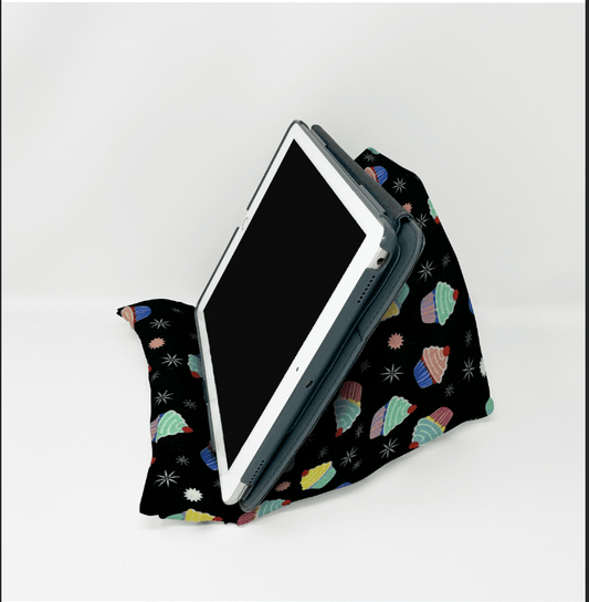 Cupcake Pillow Stand - Lucky Elefant Designs