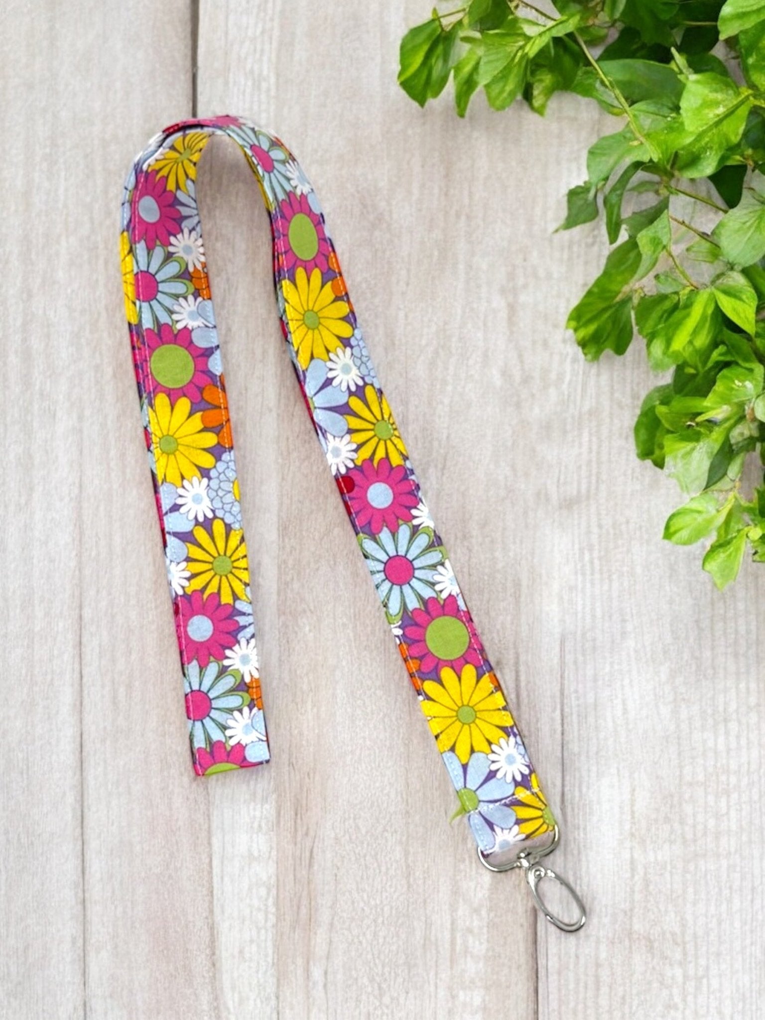 Retro Daisy Lanyard - Lucky Elefant Designs